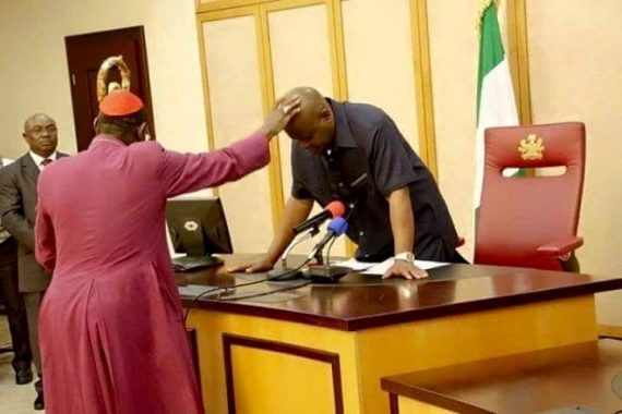 Clergy Man Lays Hand On Governor Wike’s Head For Prayers At Government House (Photo)